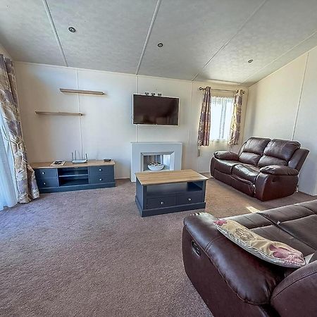 Luxury Lodge At Suffolk Sands Holiday Park Ref 45009Mv Felixstowe Kültér fotó