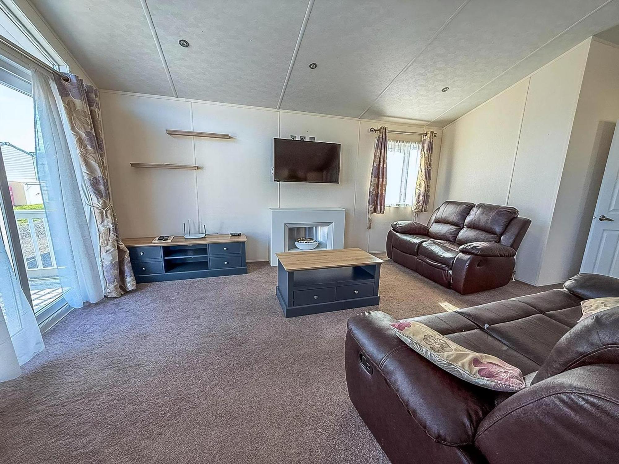 Luxury Lodge At Suffolk Sands Holiday Park Ref 45009Mv Felixstowe Kültér fotó