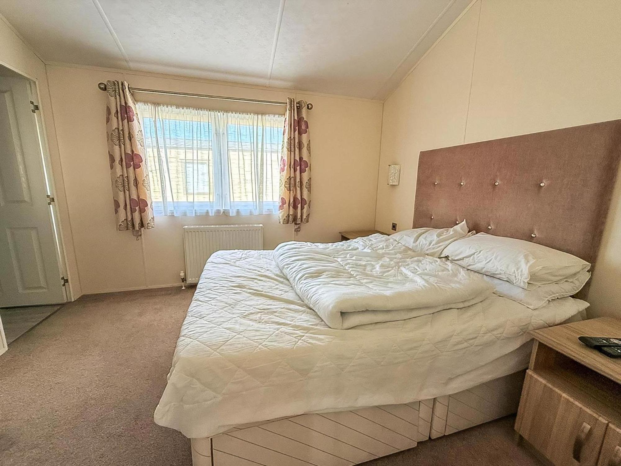 Luxury Lodge At Suffolk Sands Holiday Park Ref 45009Mv Felixstowe Kültér fotó