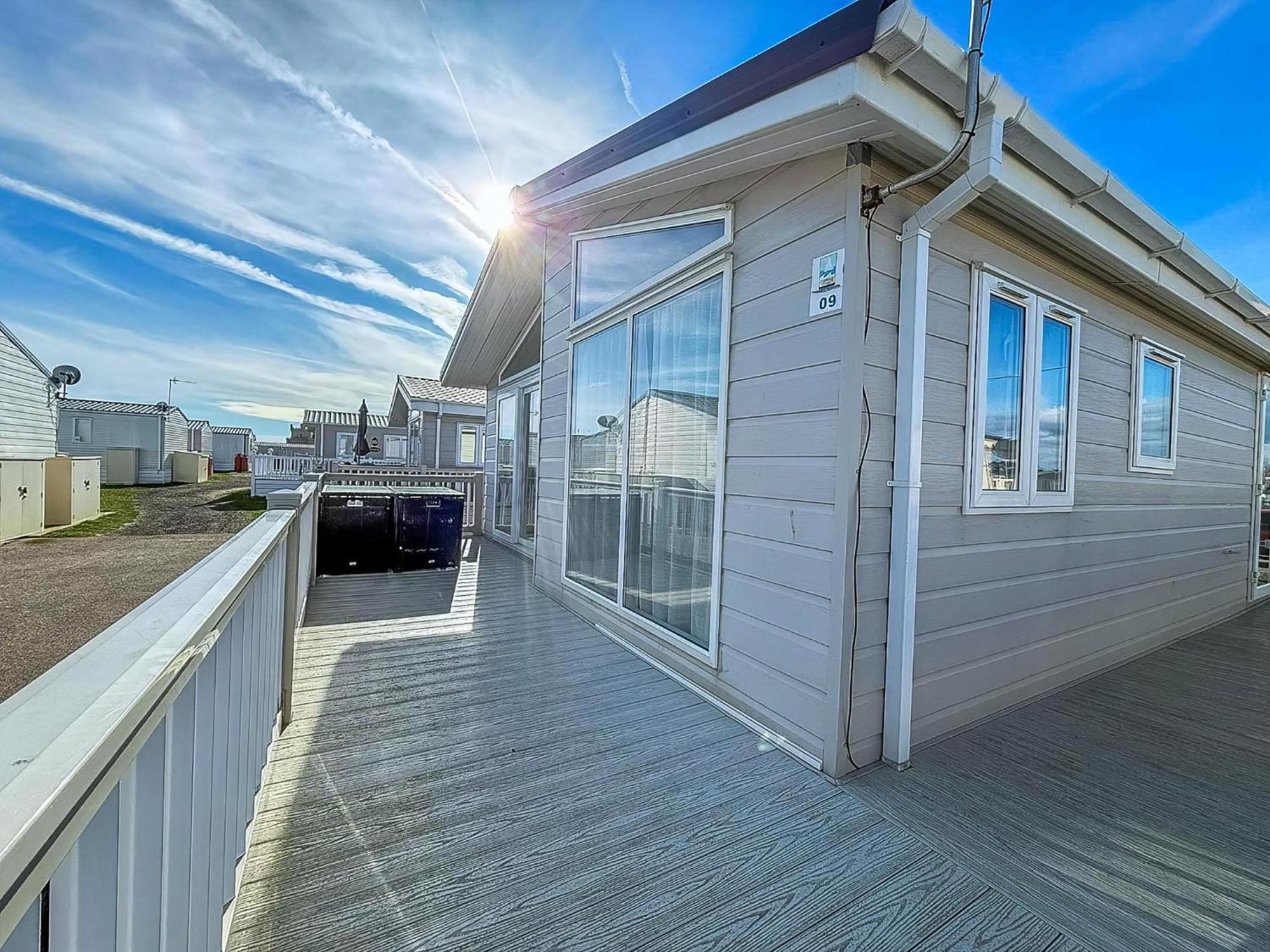 Luxury Lodge At Suffolk Sands Holiday Park Ref 45009Mv Felixstowe Kültér fotó