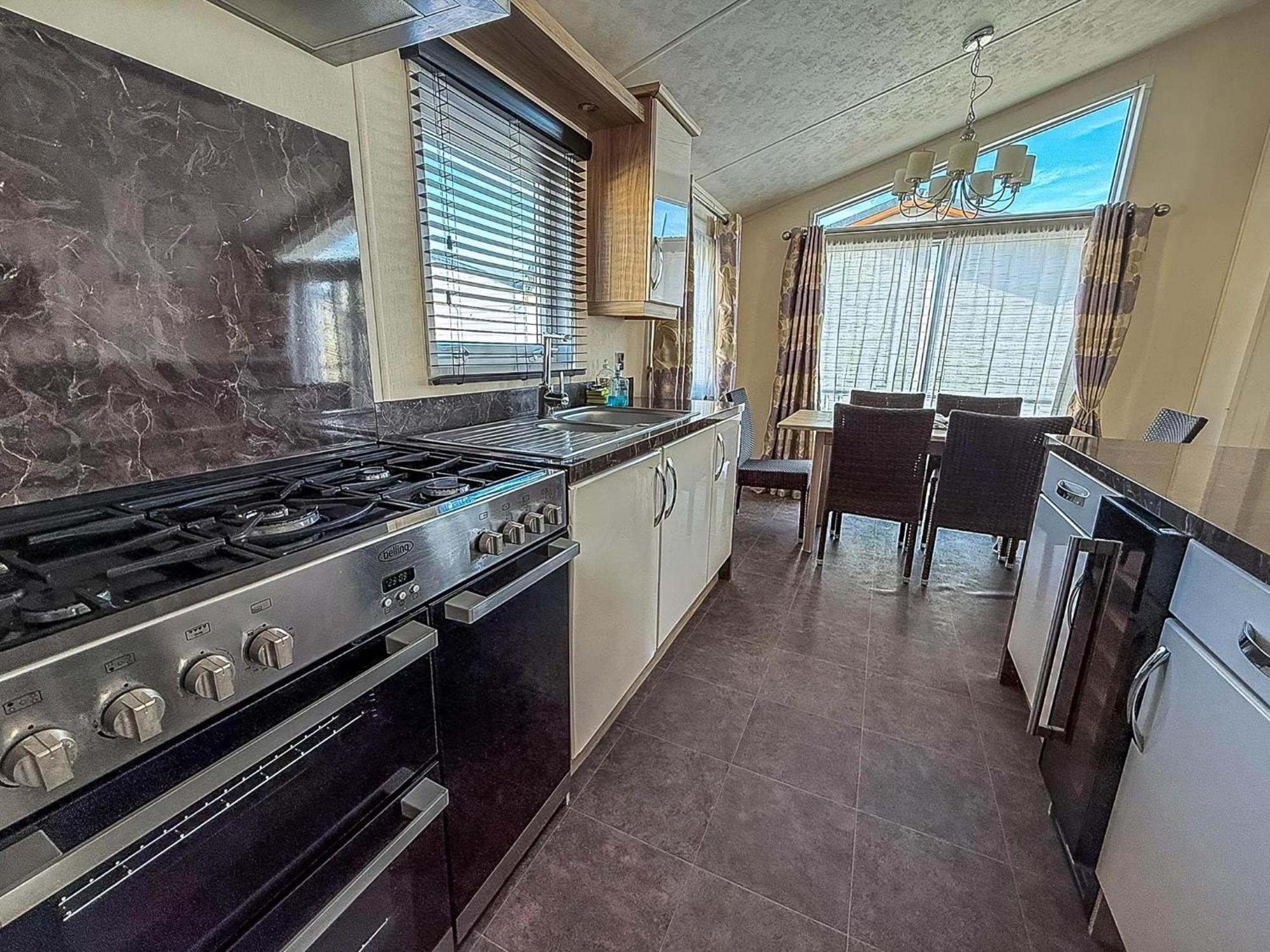 Luxury Lodge At Suffolk Sands Holiday Park Ref 45009Mv Felixstowe Kültér fotó