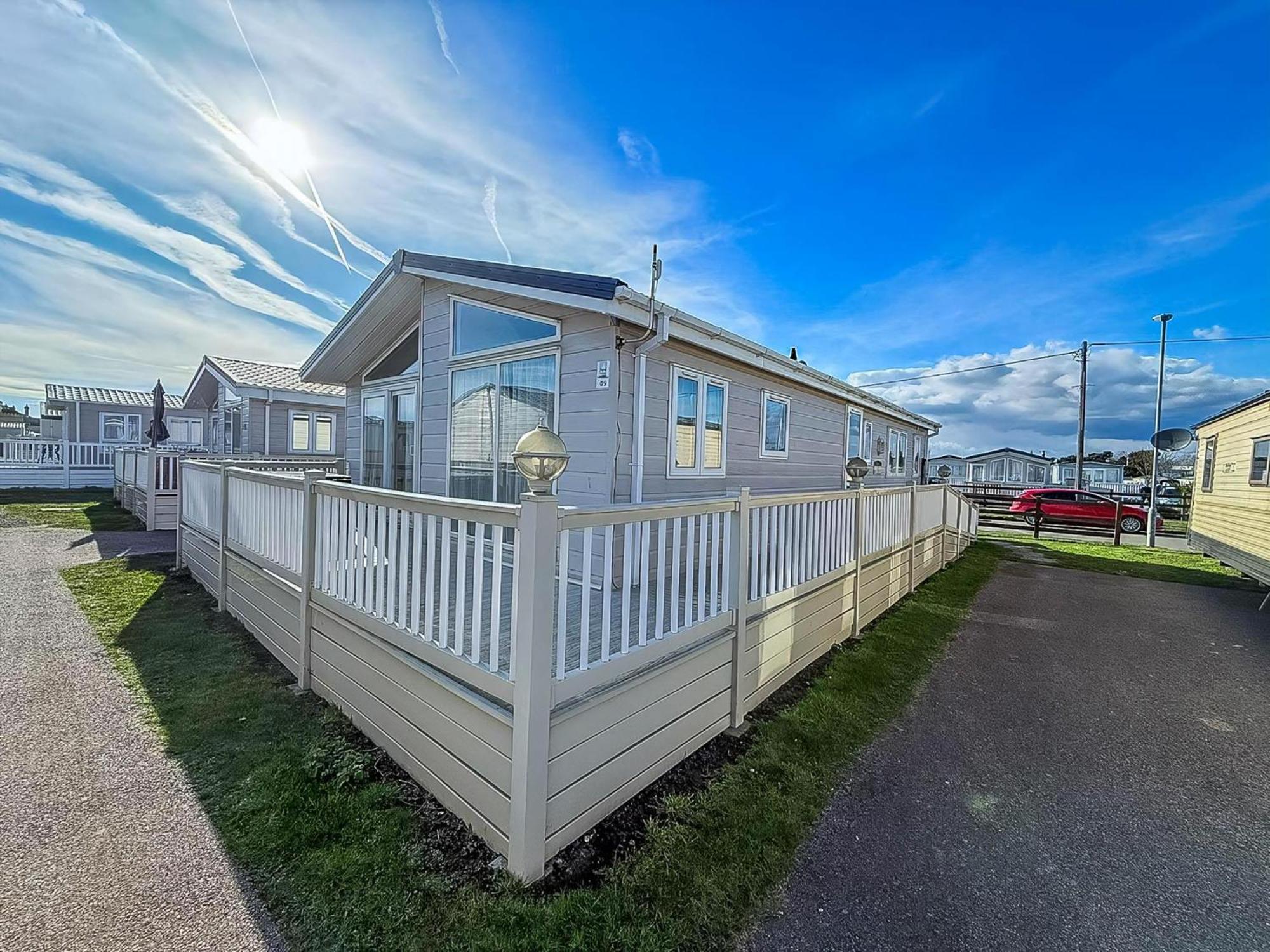 Luxury Lodge At Suffolk Sands Holiday Park Ref 45009Mv Felixstowe Kültér fotó